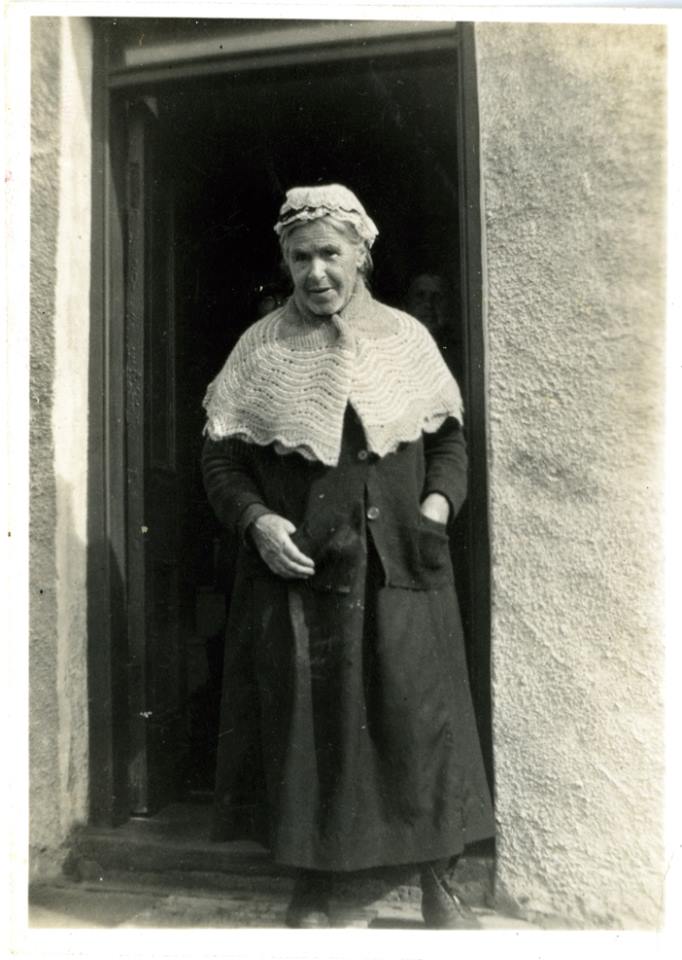Photo of photos/Annie McLennan 1872-1951 AX portrait